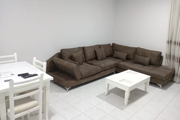 Shtepi me qera Apartament ne Tirane, 2+1, Mobilimi E mobiluar, Pagesa 700  Euro.