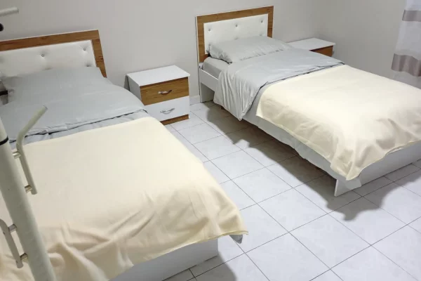 Shtepi me qera Apartament ne Tirane, 2+1, Mobilimi E mobiluar, Pagesa 700  Euro.