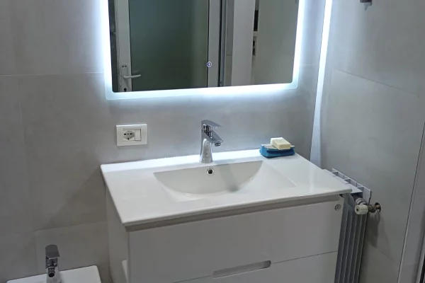 Shtepi me qera Apartament ne Tirane, 2+1, Mobilimi E mobiluar, Pagesa 700  Euro.