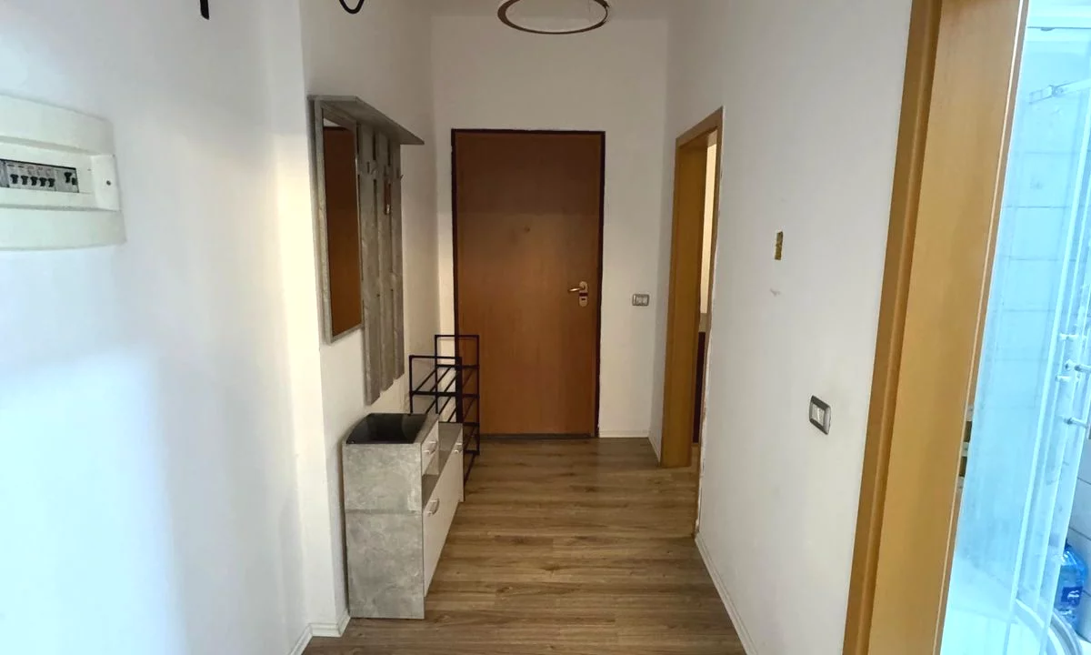 Shtepi me qera Apartament ne Tirane, 1+1, Mobilimi E mobiluar, Pagesa 60,000  Leke.
