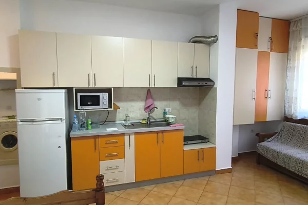 Shtepi ne shitje Apartament ne Durres, Garsoniere, Mobilimi Pjeserisht e mobiluar, Pagesa 50,000  Euro.