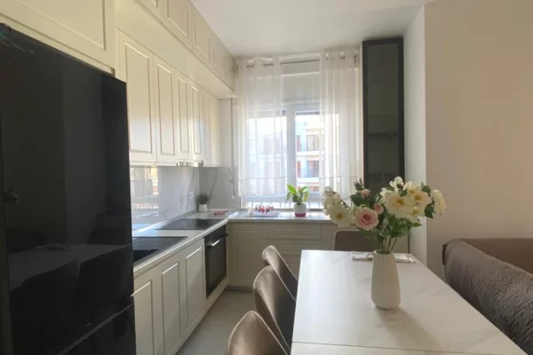 Shtepi me qera Apartament ne Tirane, 2+1, Mobilimi E mobiluar, Pagesa 900  Euro.