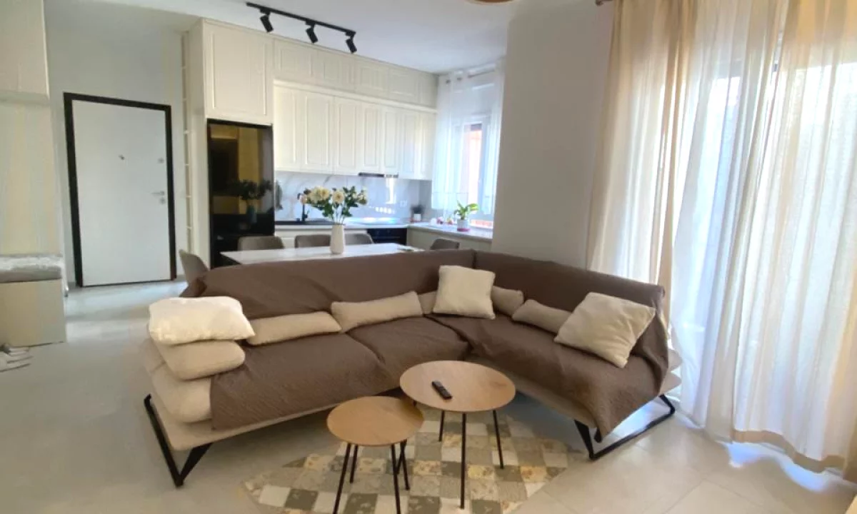 Shtepi me qera Apartament ne Tirane, 2+1, Mobilimi E mobiluar, Pagesa 900  Euro.