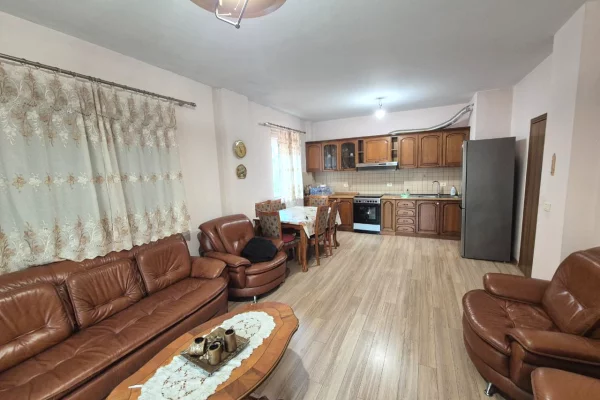 Shtepi me qera 2+1 ne Tirane - 50,000 Leke