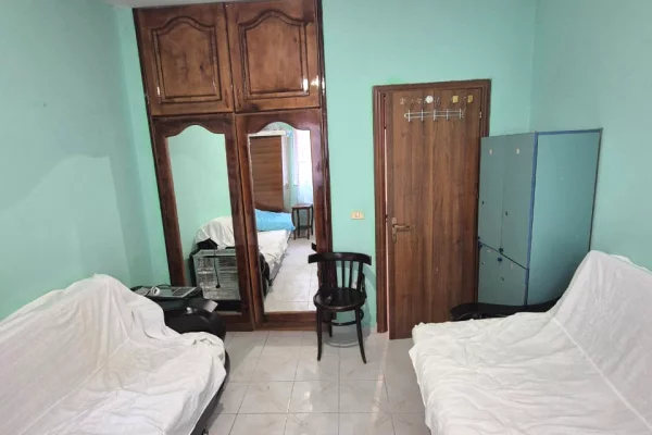Shtepi me qera Apartament ne Tirane, 2+1, Mobilimi E mobiluar, Pagesa 50,000  Leke.