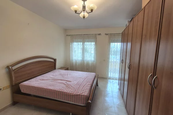 Shtepi me qera Apartament ne Tirane, 2+1, Mobilimi E mobiluar, Pagesa 50,000  Leke.