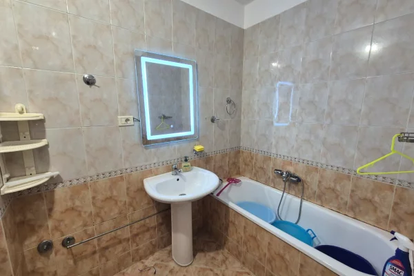 Shtepi me qera Apartament ne Tirane, 2+1, Mobilimi E mobiluar, Pagesa 50,000  Leke.