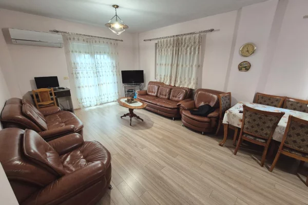 Shtepi me qera Apartament ne Tirane, 2+1, Mobilimi E mobiluar, Pagesa 50,000  Leke.