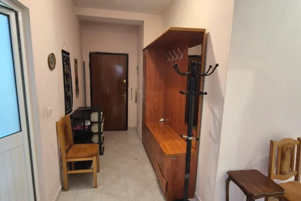 Shtepi me qera Apartament ne Tirane, 2+1, Mobilimi E mobiluar, Pagesa 50,000  Leke.