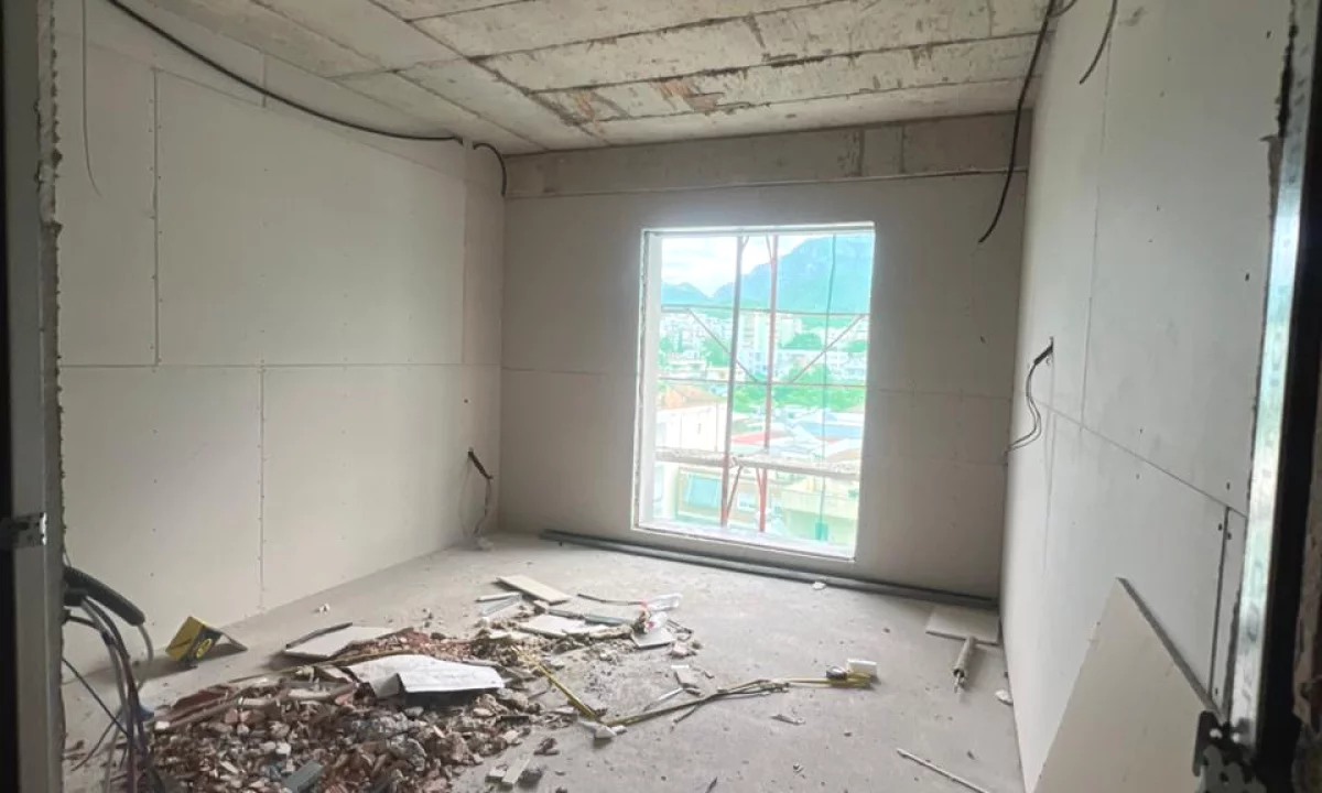 Shtepi ne shitje Apartament ne Tirane, 2+1, Mobilimi Bosh, pa mobiluar, Pagesa 172,800  Euro.