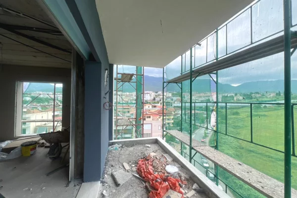 Shtepi ne shitje Apartament ne Tirane, 2+1, Mobilimi Bosh, pa mobiluar, Pagesa 172,800  Euro.
