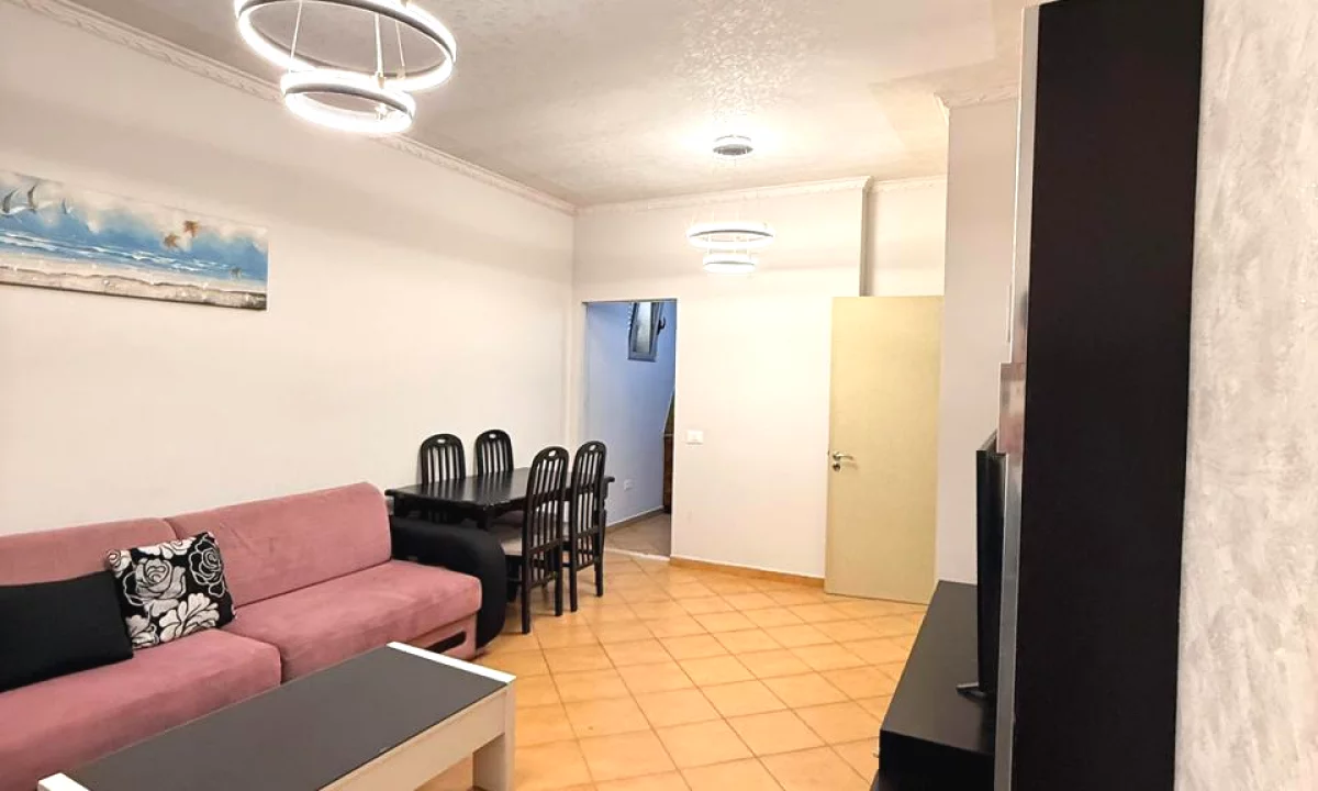 Shtepi ne shitje Apartament ne Tirane, 1+1, Mobilimi E mobiluar, Pagesa 135,000  Euro.