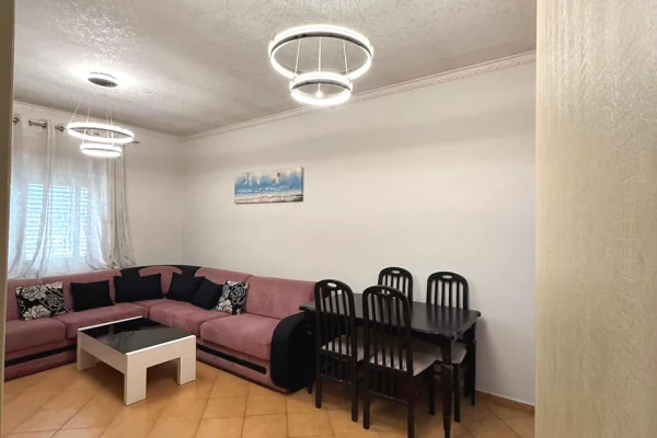 Shtepi ne shitje Apartament ne Tirane, 1+1, Mobilimi E mobiluar, Pagesa 135,000  Euro.