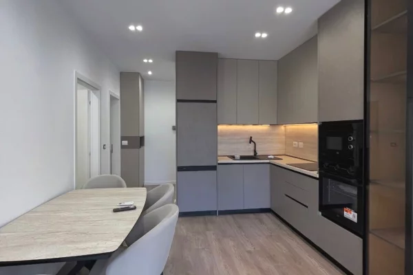 Shtepi me qera Apartament ne Tirane, 2+1, Mobilimi E mobiluar, Pagesa 900  Euro.