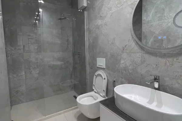 Shtepi me qera Apartament ne Tirane, 2+1, Mobilimi E mobiluar, Pagesa 900  Euro.