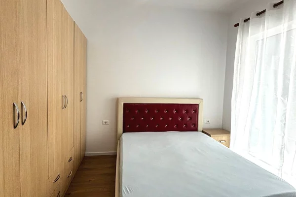 Shtepi me qera Apartament ne Tirane, 2+1, Mobilimi E mobiluar, Pagesa 50,000  Leke.