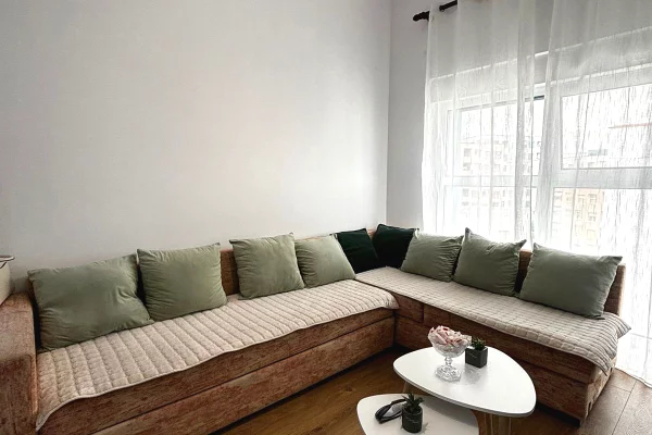Shtepi me qera Apartament ne Tirane, 2+1, Mobilimi E mobiluar, Pagesa 50,000  Leke.