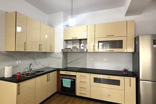 Shtepi me qera Apartament ne Tirane, 2+1, Mobilimi E mobiluar, Pagesa 50,000  Leke.