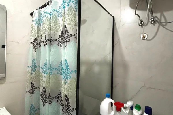 Shtepi me qera Apartament ne Tirane, 2+1, Mobilimi E mobiluar, Pagesa 50,000  Leke.