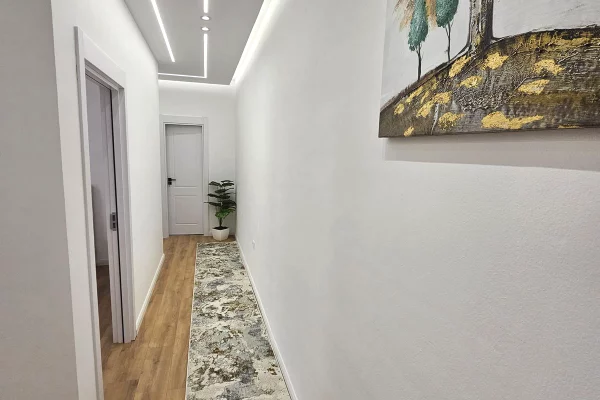 Shtepi ne shitje Apartament ne Tirane, 2+1, Mobilimi E mobiluar, Pagesa 158,000  Euro.
