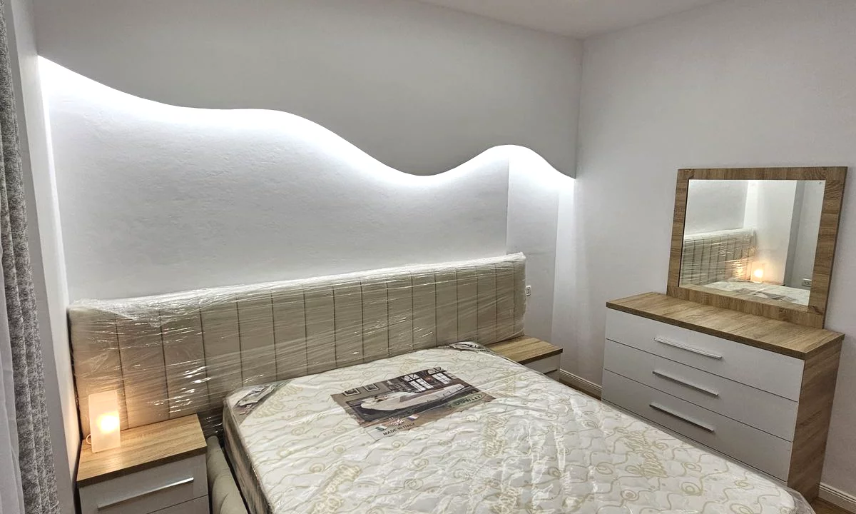 Shtepi ne shitje Apartament ne Tirane, 2+1, Mobilimi E mobiluar, Pagesa 158,000  Euro.