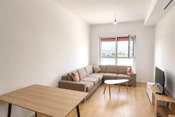Shtepi me qera 2+1 ne Tirane - 55,000 Leke