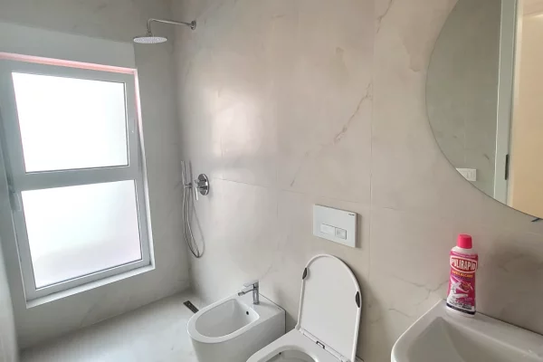 Shtepi me qera Apartament ne Tirane, 2+1, Mobilimi E mobiluar, Pagesa 55,000  Leke.