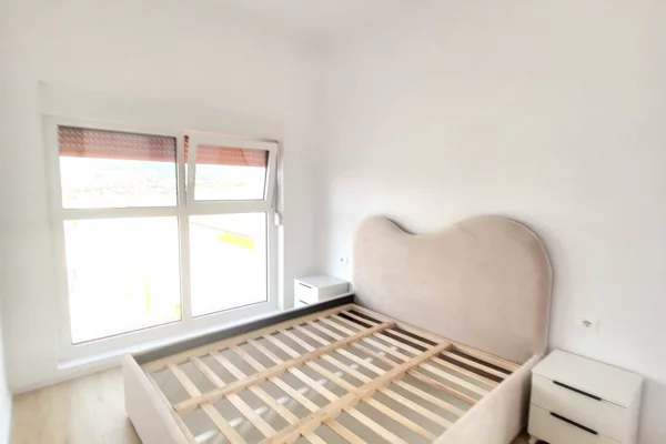 Shtepi me qera Apartament ne Tirane, 2+1, Mobilimi E mobiluar, Pagesa 55,000  Leke.