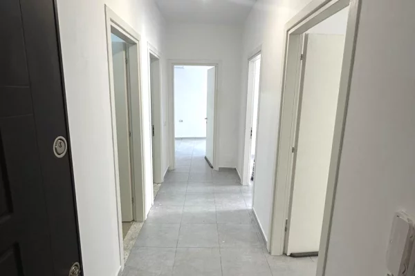 Shtepi me qera Apartament ne Tirane, 2+1, Mobilimi Bosh, pa mobiluar, Pagesa 60,000  Leke.