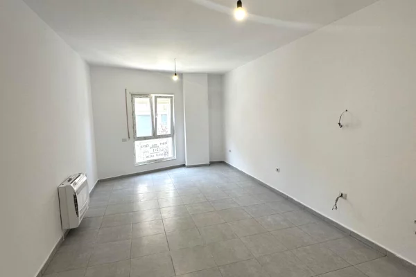 Shtepi me qera Apartament ne Tirane, 2+1, Mobilimi Bosh, pa mobiluar, Pagesa 60,000  Leke.
