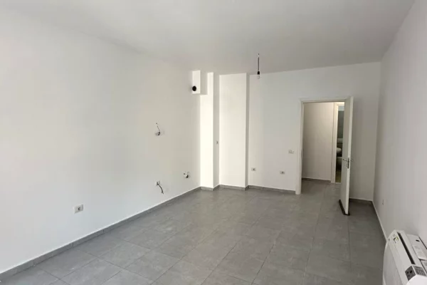 Shtepi me qera Apartament ne Tirane, 2+1, Mobilimi Bosh, pa mobiluar, Pagesa 60,000  Leke.