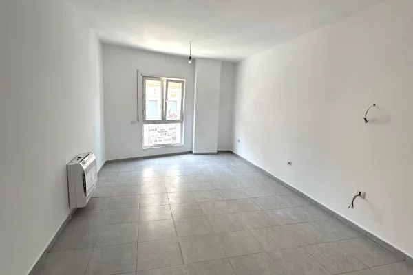 Shtepi me qera 2+1 ne Tirane - 60,000 Leke