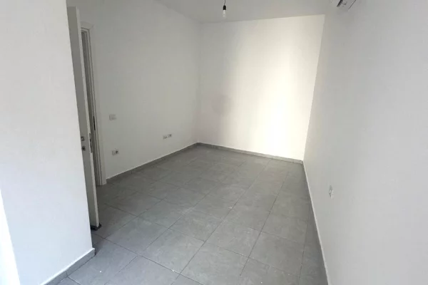 Shtepi me qera Apartament ne Tirane, 2+1, Mobilimi Bosh, pa mobiluar, Pagesa 60,000  Leke.