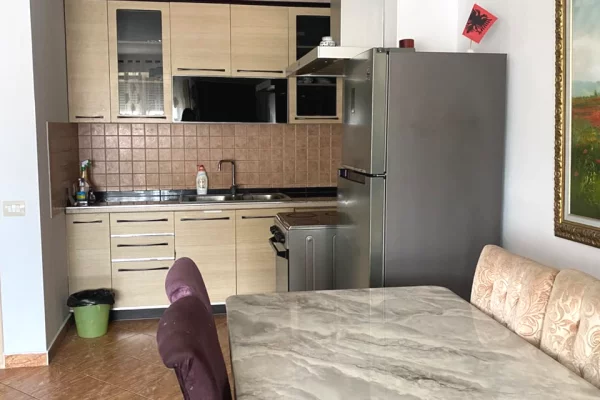 Shtepi me qera Apartament ne Tirane, 2+1, Mobilimi E mobiluar, Pagesa 65,000  Leke.