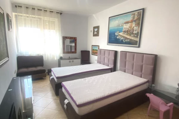 Shtepi me qera Apartament ne Tirane, 2+1, Mobilimi E mobiluar, Pagesa 65,000  Leke.