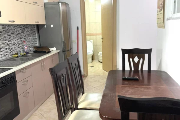 Shtepi me qera Apartament ne Tirane, 1+1, Mobilimi E mobiluar, Pagesa 50,000  Leke.