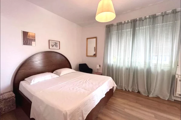 Shtepi me qera Apartament ne Tirane, 2+1, Mobilimi E mobiluar, Pagesa 1,000  Euro.