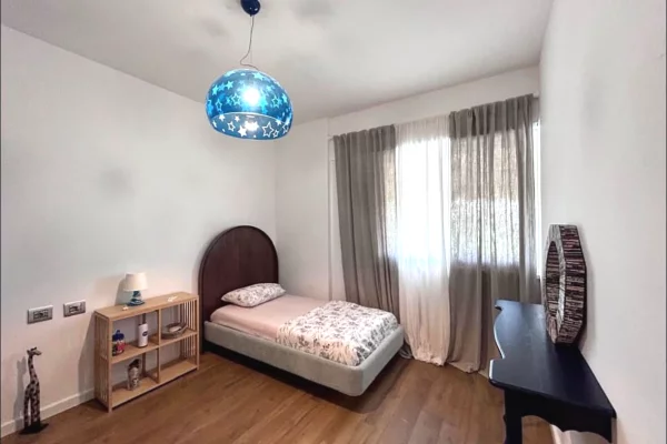 Shtepi me qera Apartament ne Tirane, 2+1, Mobilimi E mobiluar, Pagesa 1,000  Euro.
