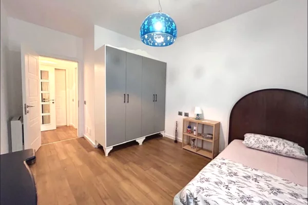 Shtepi me qera Apartament ne Tirane, 2+1, Mobilimi E mobiluar, Pagesa 1,000  Euro.