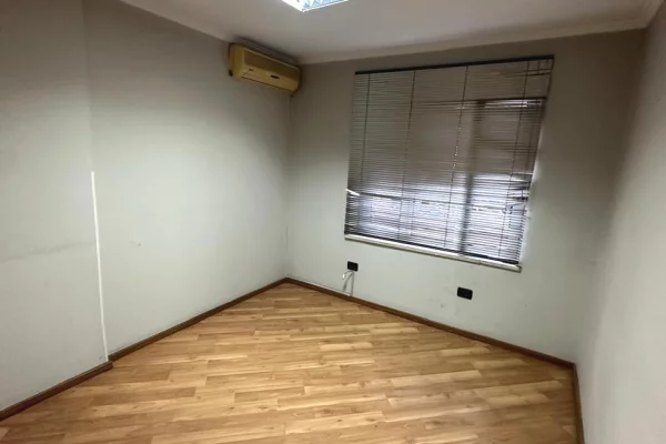 Shtepi me qera Apartament ne Tirane, 1+1, Mobilimi Bosh, pa mobiluar, Pagesa 75,000  Leke.