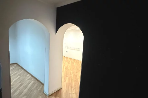 Shtepi me qera Apartament ne Tirane, 1+1, Mobilimi Bosh, pa mobiluar, Pagesa 75,000  Leke.