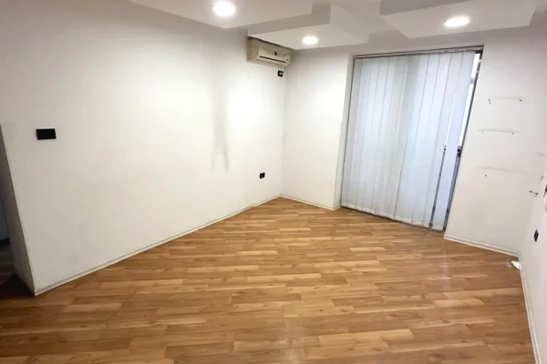 Shtepi me qera Apartament ne Tirane, 1+1, Mobilimi Bosh, pa mobiluar, Pagesa 75,000  Leke.