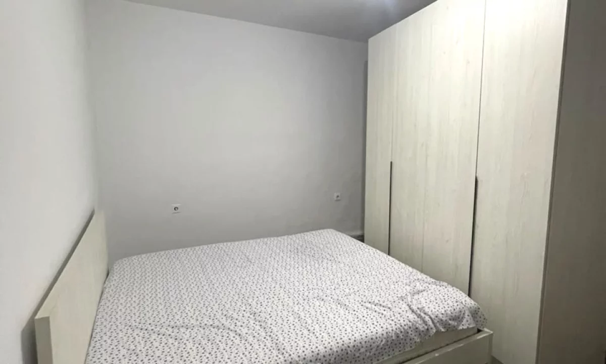 Shtepi ne shitje Apartament ne Tirane, 2+1, Mobilimi Pjeserisht e mobiluar, Pagesa 150,000  Euro.