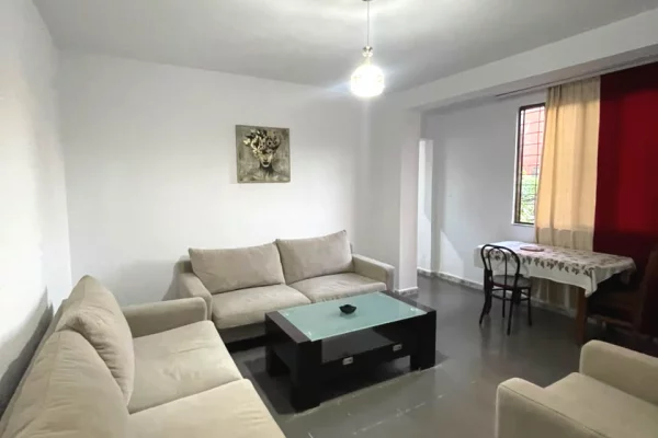 Shtepi ne shitje Apartament ne Tirane, 2+1, Mobilimi Pjeserisht e mobiluar, Pagesa 150,000  Euro.