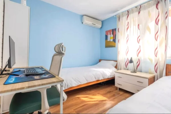 Shtepi me qera Apartament ne Tirane, 2+1, Mobilimi E mobiluar, Pagesa 1,000  Euro.
