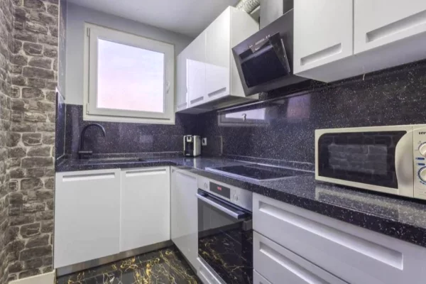 Shtepi me qera Apartament ne Tirane, 2+1, Mobilimi E mobiluar, Pagesa 1,000  Euro.