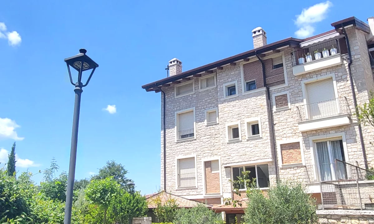 Shtepi me qera Apartament ne Tirane, 2+1, Mobilimi E mobiluar, Pagesa 1,100  Euro.