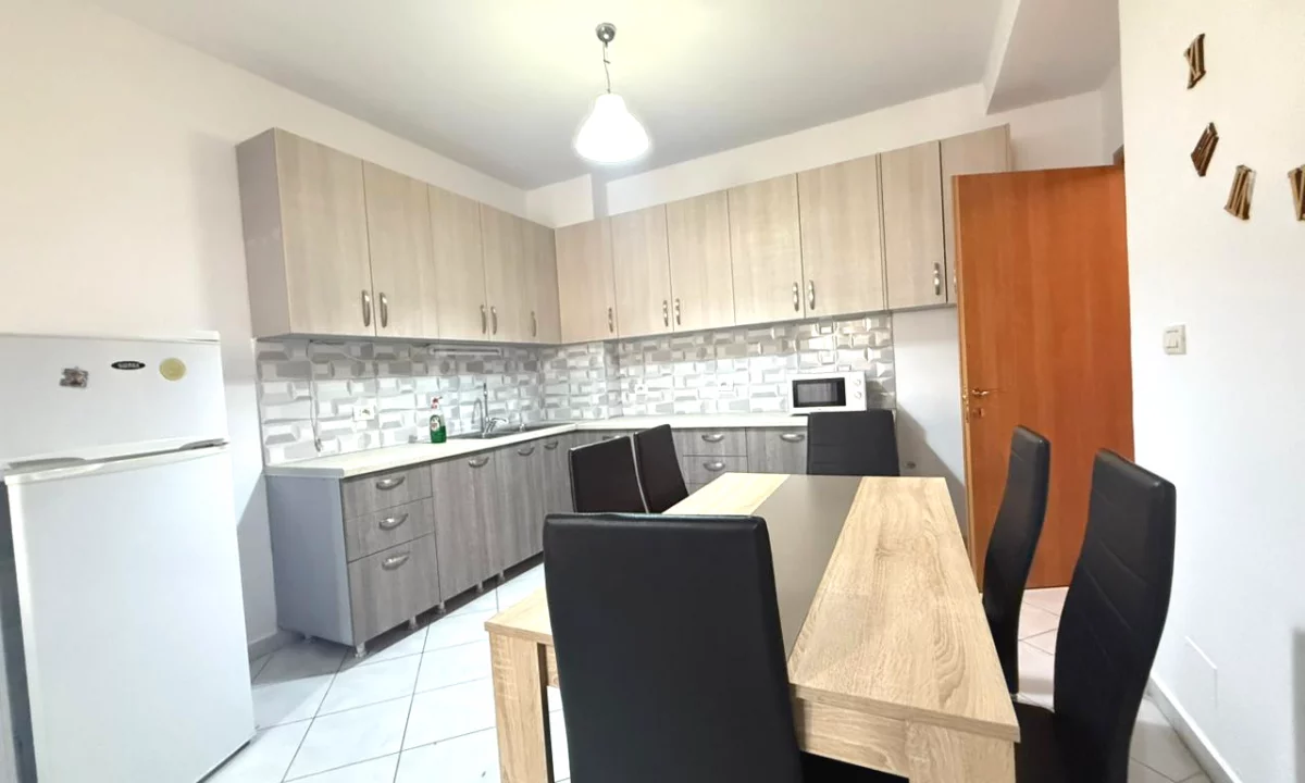 Shtepi me qera Apartament ne Tirane, 1+1, Mobilimi E mobiluar, Pagesa 45,000  Leke.