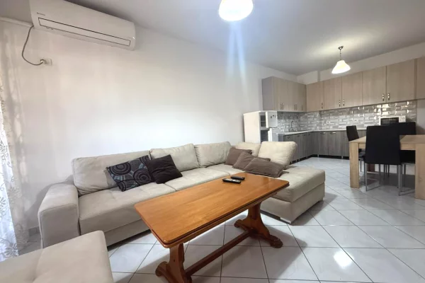 Shtepi me qera Apartament ne Tirane, 1+1, Mobilimi E mobiluar, Pagesa 45,000  Leke.