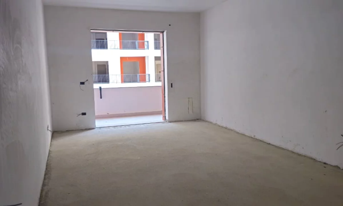 Shtepi ne shitje Apartament ne Tirane, 2+1, Mobilimi Bosh, pa mobiluar, Pagesa 125,686  Euro.